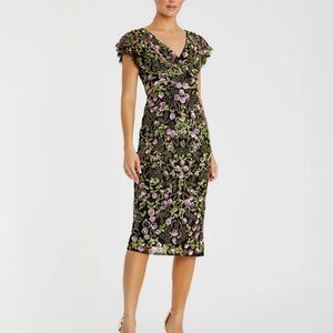 ✔️#93B BNWT MAC DUGGAL
Black Floral Embellished Flutter Cap Sleeve Dress #5722